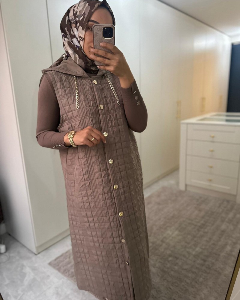 ZİNCİR VE KAPÜŞON DETAYLI UZUN YELEK